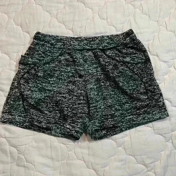 Nike Women’s  Shorts size L - Picture 1 of 6